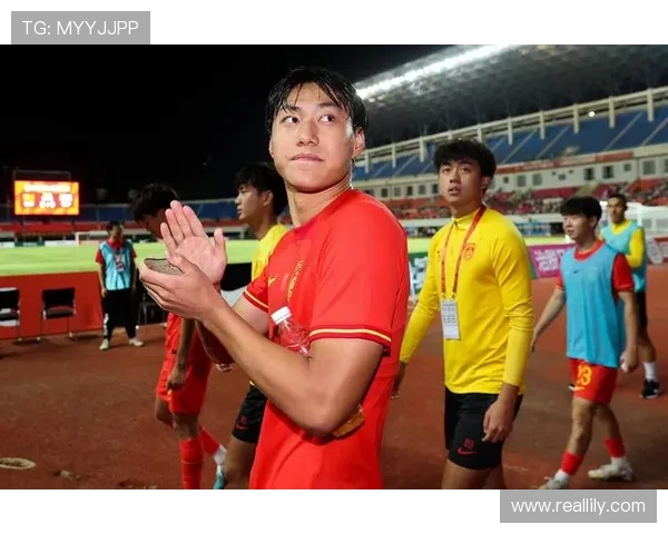 杜月徵凌空破门助国足胜越南